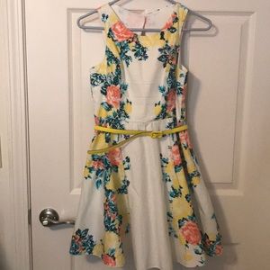 Cute floral sleeveless keyhole back dress